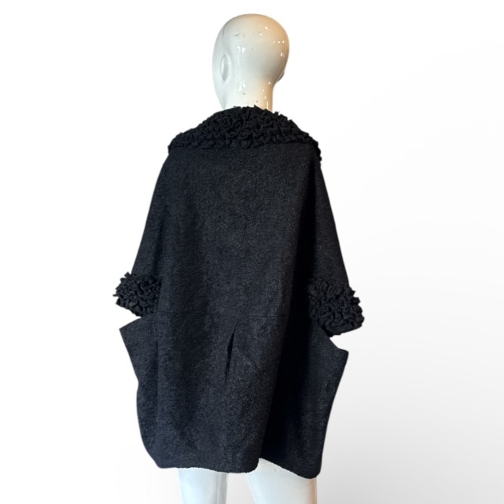 Iluvia 1978 Italy Wool Blend Textured Black Ornate Button Cape Size L/XL NWT - Picture 14 of 16